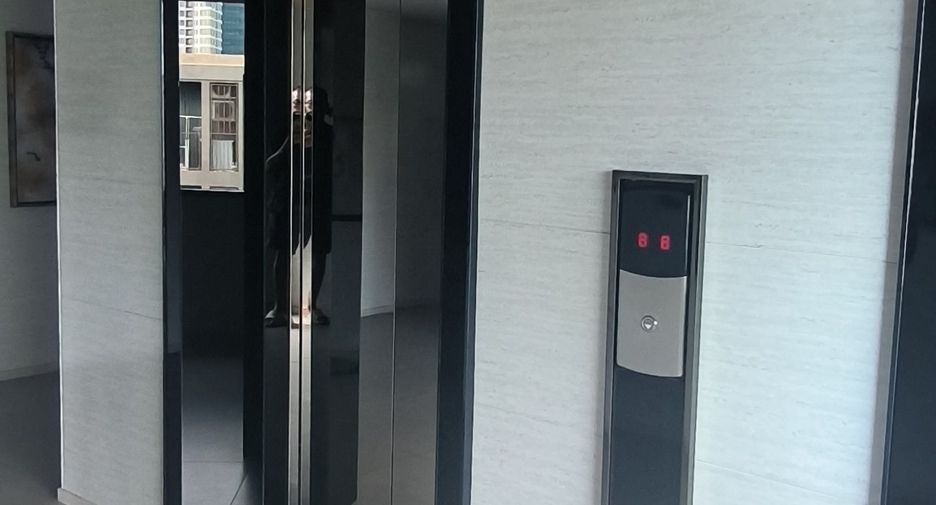 For sale studio condo in Phra Khanong, Bangkok