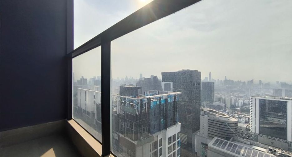 À louer 2 chambres condo à Huai Khwang, Bangkok