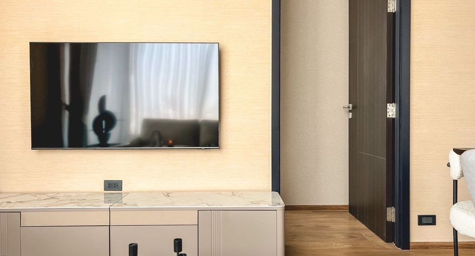 For rent 2 bedrooms condo in Watthana, Bangkok