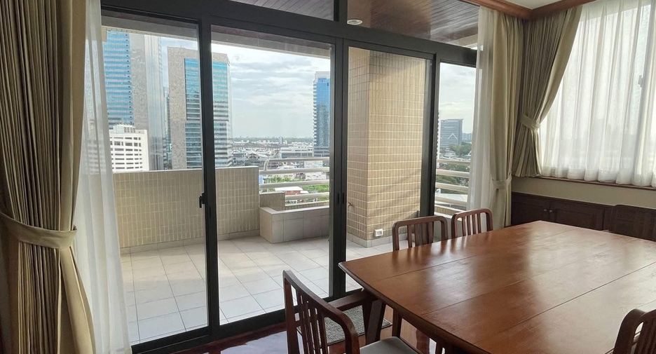 For rent 3 bedrooms condo in Khlong Toei, Bangkok