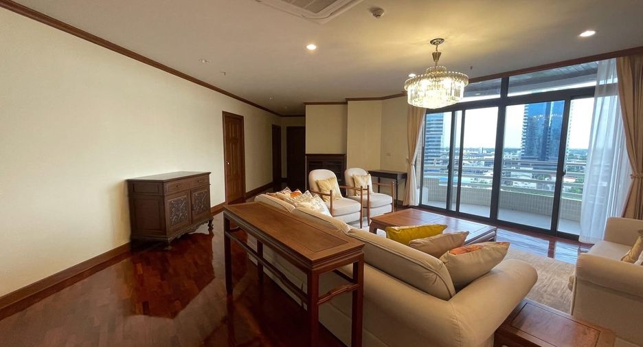 For rent 3 bedrooms condo in Khlong Toei, Bangkok