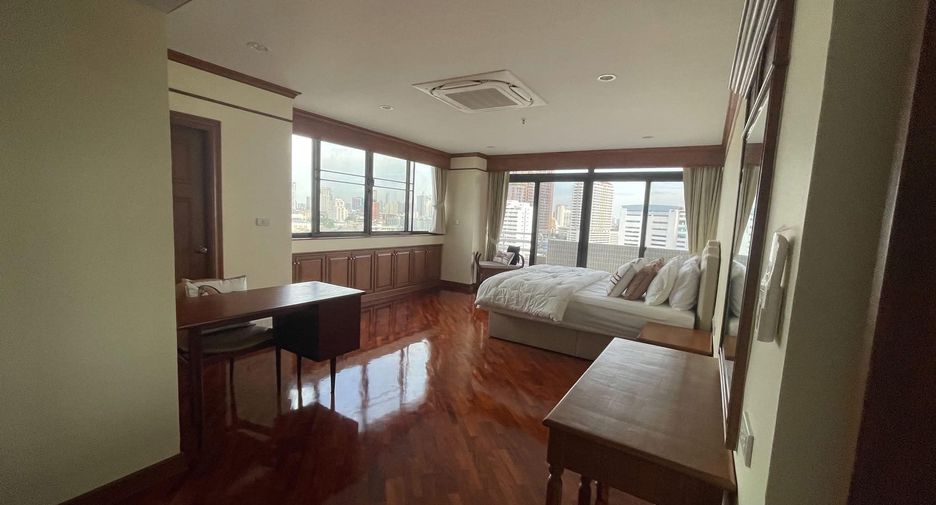 For rent 3 bedrooms condo in Khlong Toei, Bangkok