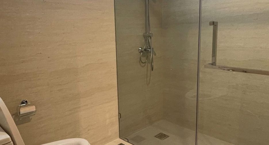 For rent 3 bedrooms condo in Khlong Toei, Bangkok