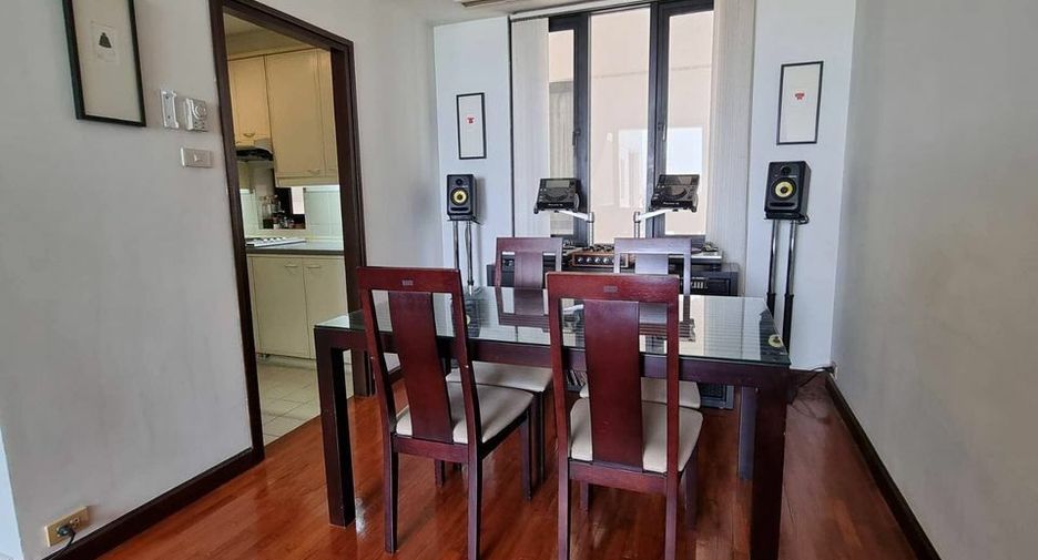 For rent 2 bedrooms condo in Sathon, Bangkok