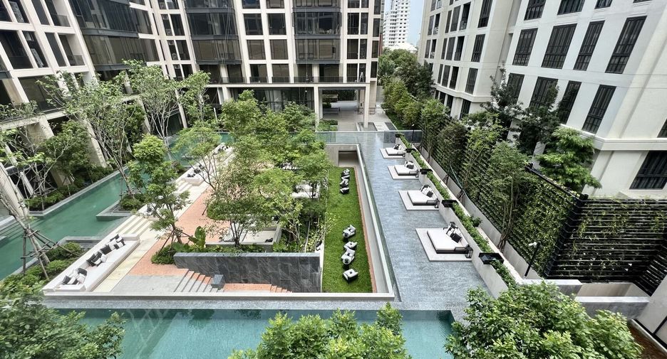 For rent 2 bedrooms condo in Watthana, Bangkok