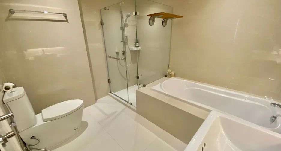 Wohnung zum Kauf und zur Miete mit 2 Zimmer in Khlong Toei, Bangkok