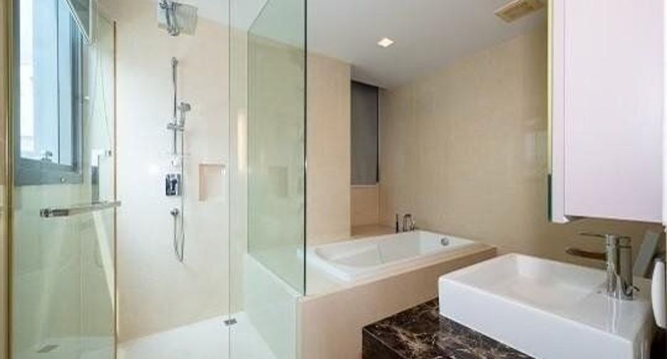 For rent 3 bedrooms condo in Khlong Toei, Bangkok