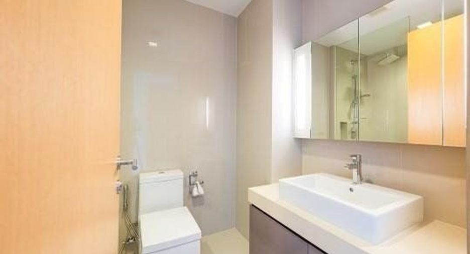 For rent 3 bedrooms condo in Khlong Toei, Bangkok
