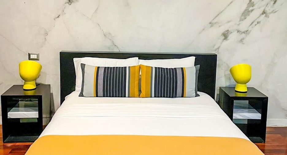 For rent 3 bedrooms condo in Pathum Wan, Bangkok