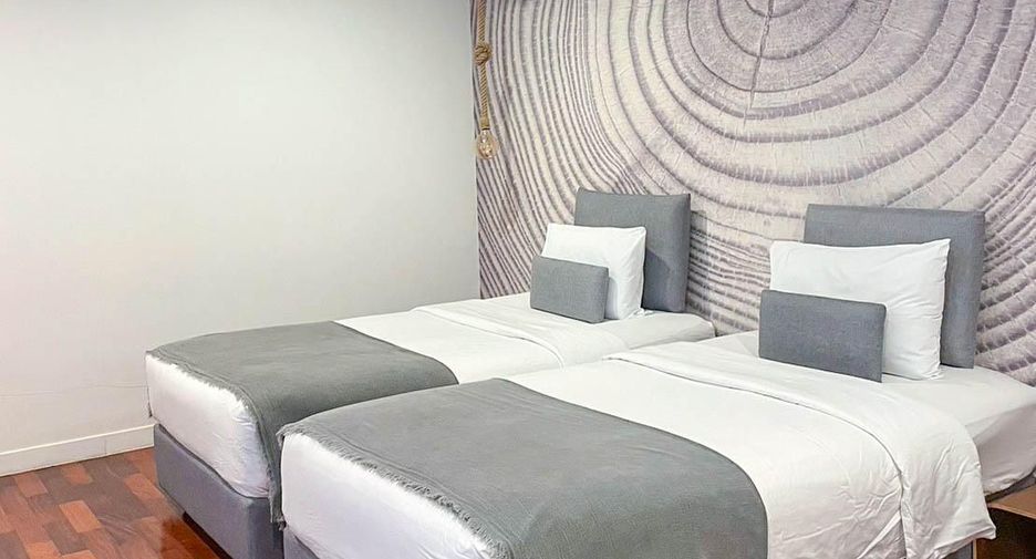 For rent 3 bedrooms condo in Pathum Wan, Bangkok