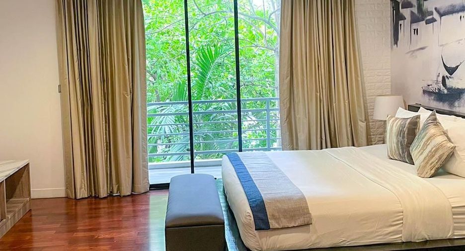 For rent 3 bedrooms condo in Pathum Wan, Bangkok