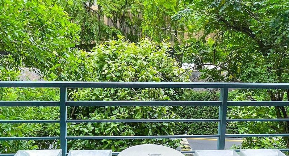 For rent 3 bedrooms condo in Pathum Wan, Bangkok