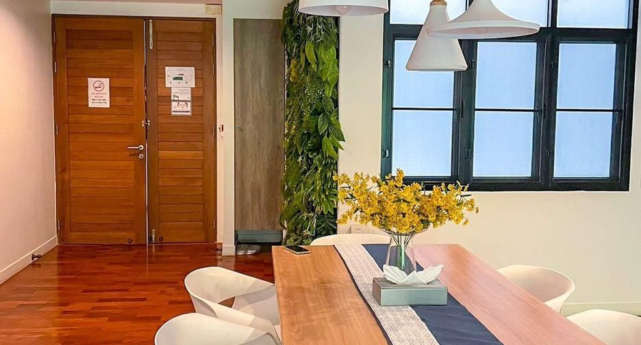 For rent 3 bedrooms condo in Pathum Wan, Bangkok