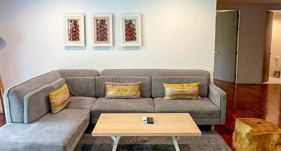 For rent 3 bedrooms condo in Pathum Wan, Bangkok