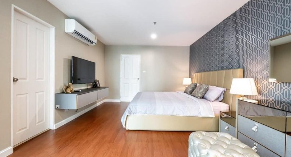 Wohnung zur Miete mit 3 Zimmer in Huai Khwang, Bangkok