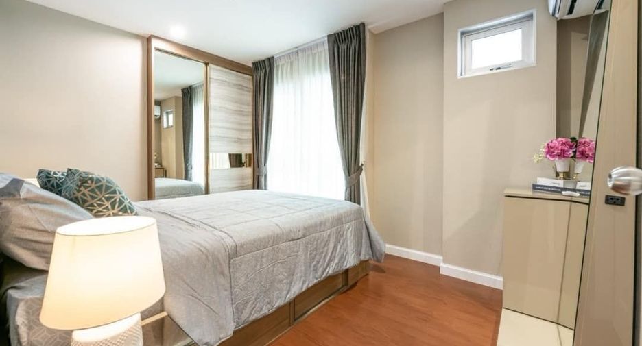 Wohnung zur Miete mit 3 Zimmer in Huai Khwang, Bangkok