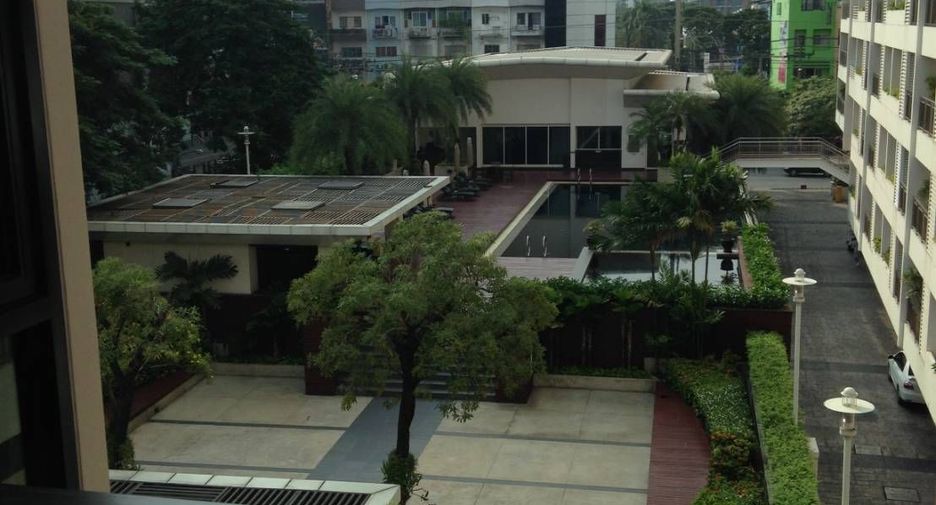 For rent 1 bed condo in Watthana, Bangkok