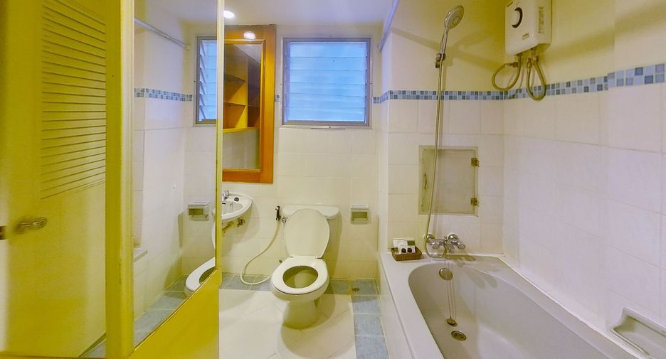 For rent studio condo in Khlong Toei, Bangkok