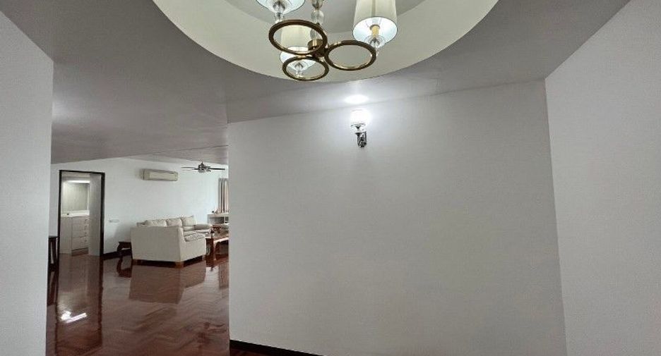For rent 3 bedrooms condo in Khlong Toei, Bangkok