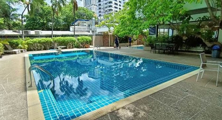 For rent 3 bedrooms condo in Khlong Toei, Bangkok