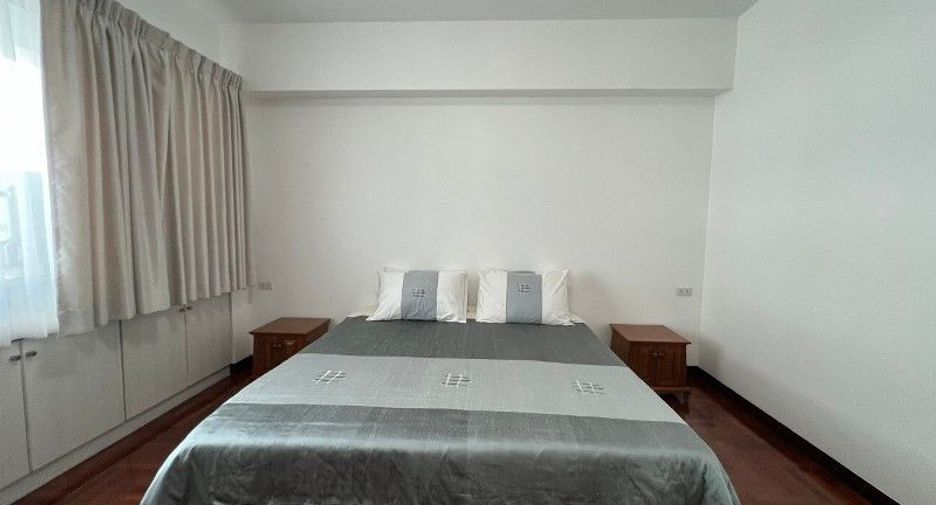 For rent 3 bedrooms condo in Khlong Toei, Bangkok