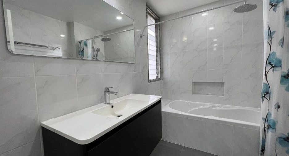 For rent 3 bedrooms condo in Khlong Toei, Bangkok