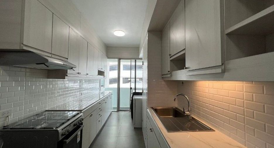 For rent 3 bedrooms condo in Khlong Toei, Bangkok
