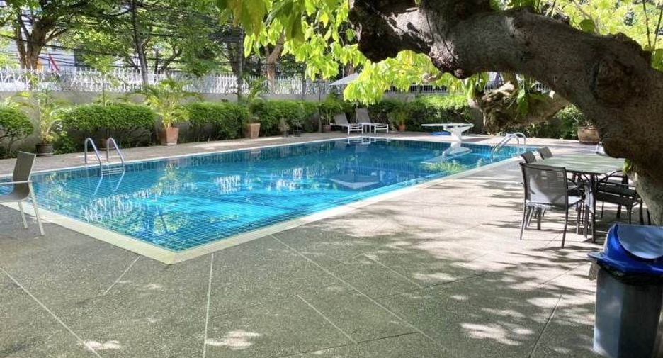 For rent 3 bedrooms condo in Khlong Toei, Bangkok