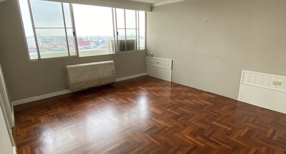 For rent 3 bedrooms apartment in Watthana, Bangkok