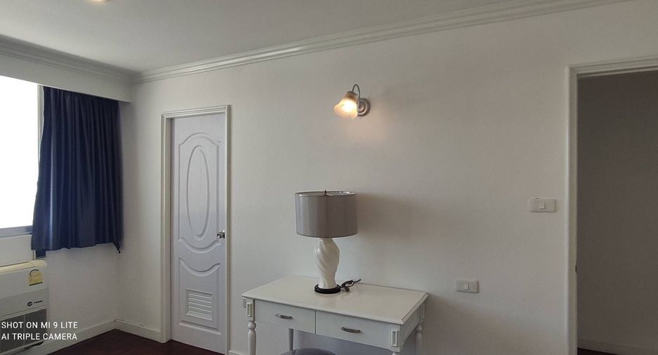 For rent 3 bedrooms apartment in Watthana, Bangkok