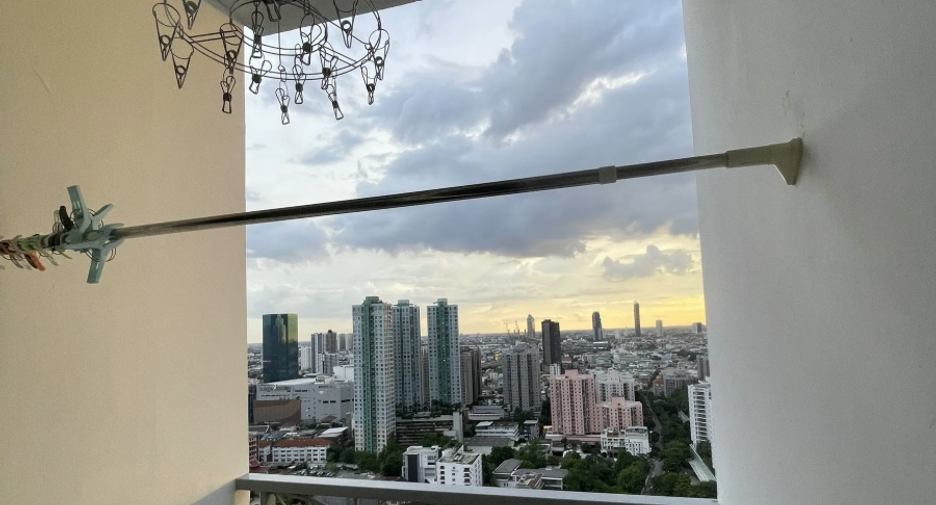 For sale 1 bed condo in Yan Nawa, Bangkok