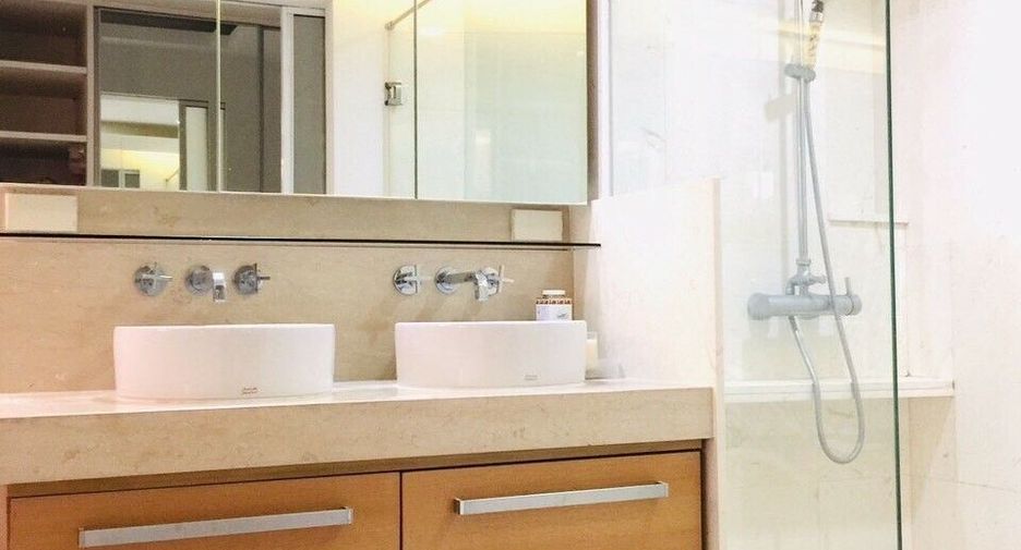 For sale 3 bedrooms condo in Watthana, Bangkok