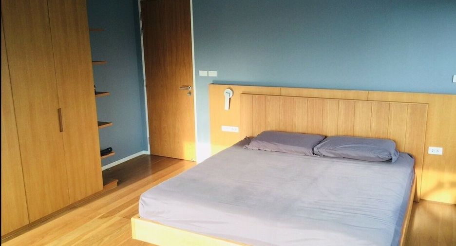 For sale 3 bedrooms condo in Watthana, Bangkok