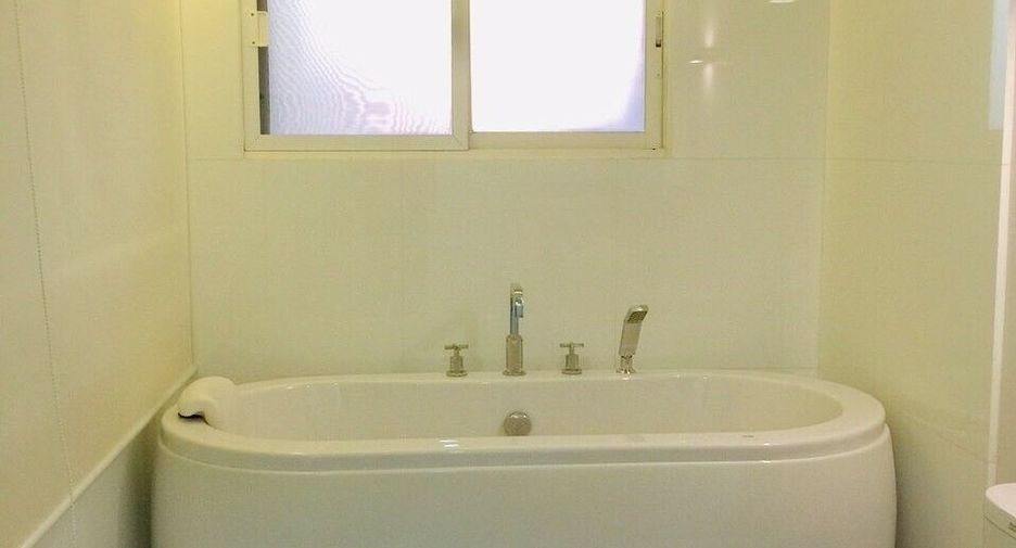 For sale 3 bedrooms condo in Watthana, Bangkok