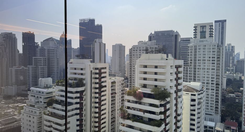 For sale 3 bedrooms condo in Watthana, Bangkok