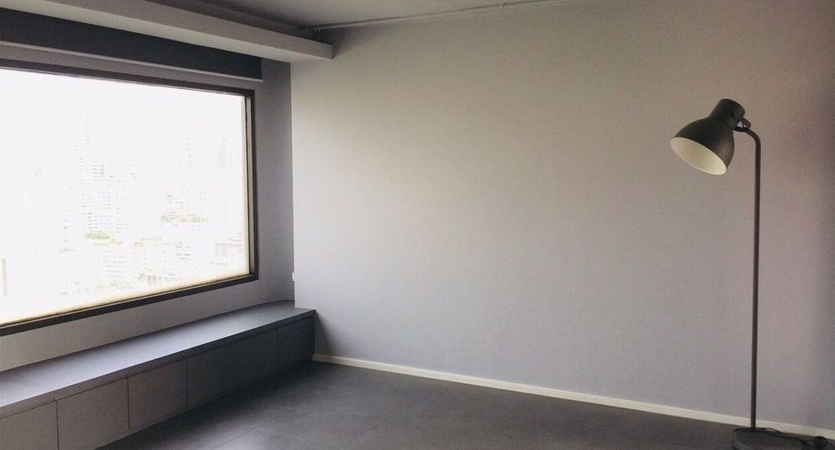 For sale 3 bedrooms condo in Watthana, Bangkok