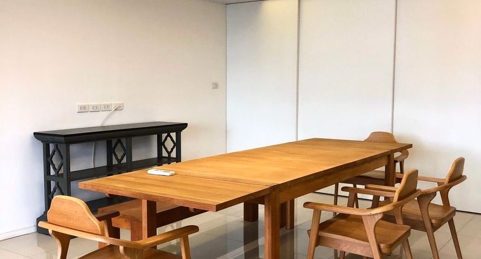 For sale 3 bedrooms condo in Watthana, Bangkok