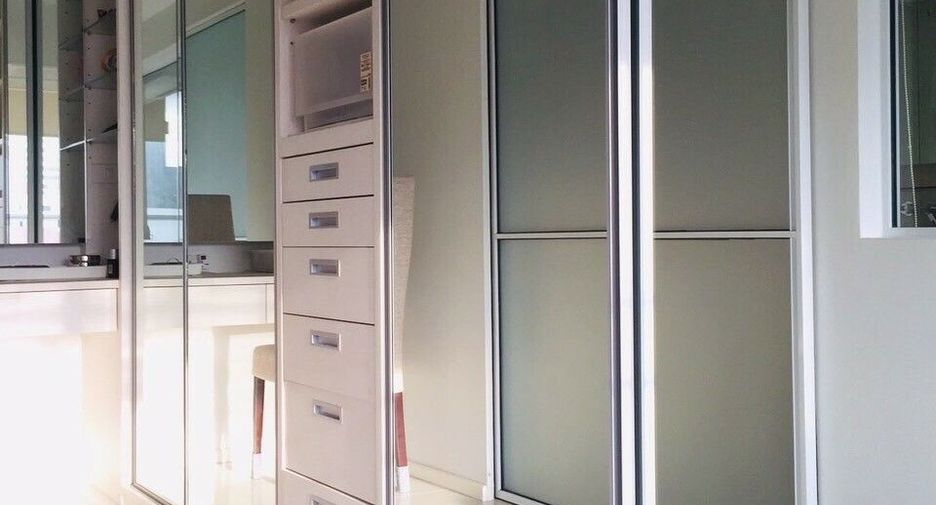 For sale 3 bedrooms condo in Watthana, Bangkok