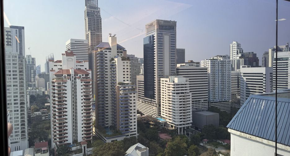 For sale 3 bedrooms condo in Watthana, Bangkok