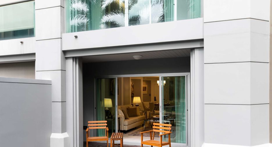 For sale 3 bedrooms condo in Huai Khwang, Bangkok