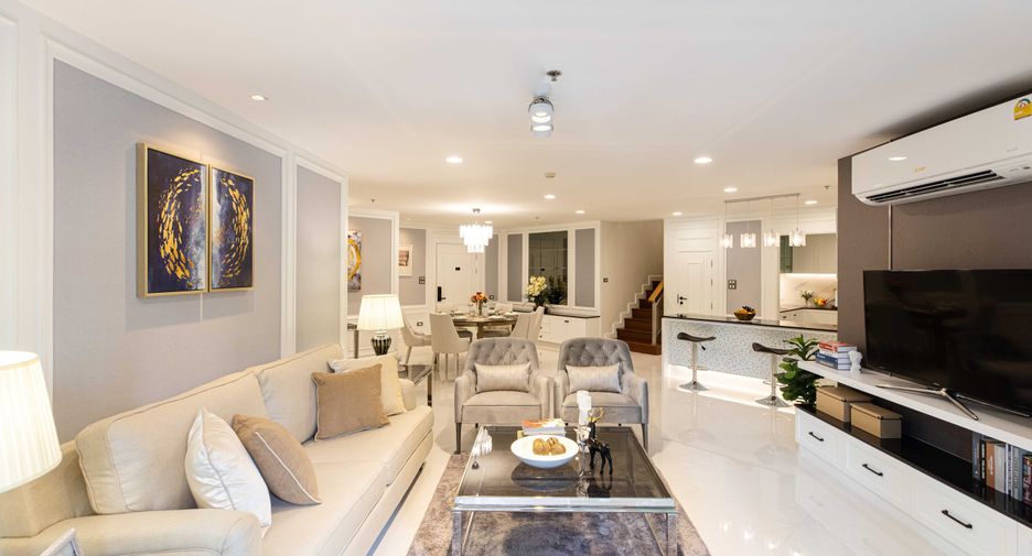 For sale 3 bedrooms condo in Huai Khwang, Bangkok
