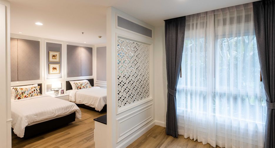 For sale 3 bedrooms condo in Huai Khwang, Bangkok