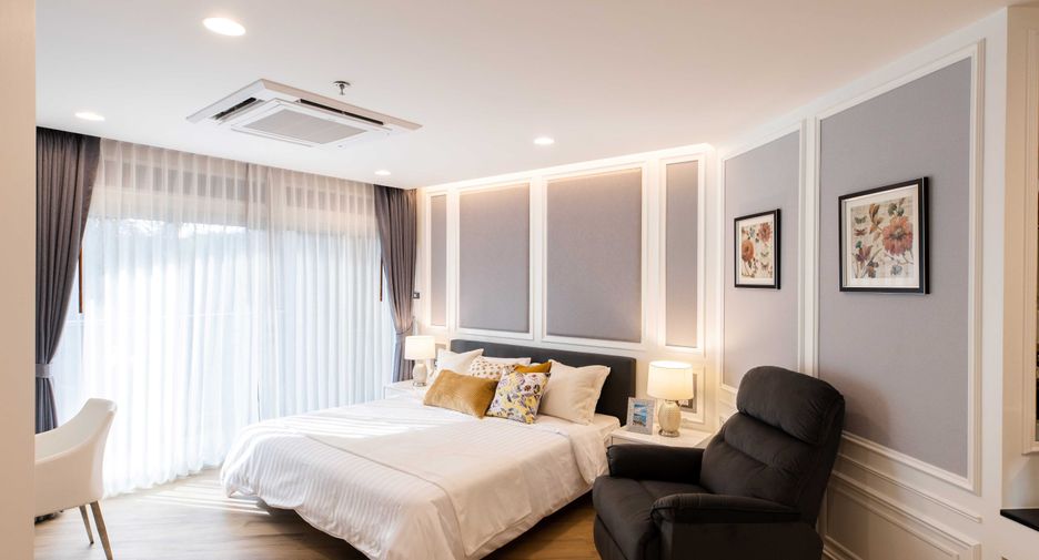 For sale 3 bedrooms condo in Huai Khwang, Bangkok