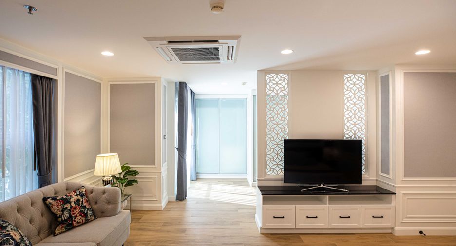 For sale 3 bedrooms condo in Huai Khwang, Bangkok
