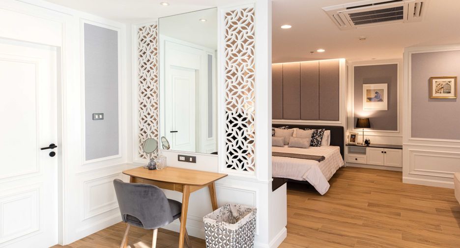 For sale 3 bedrooms condo in Huai Khwang, Bangkok