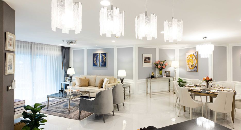 For sale 3 bedrooms condo in Huai Khwang, Bangkok