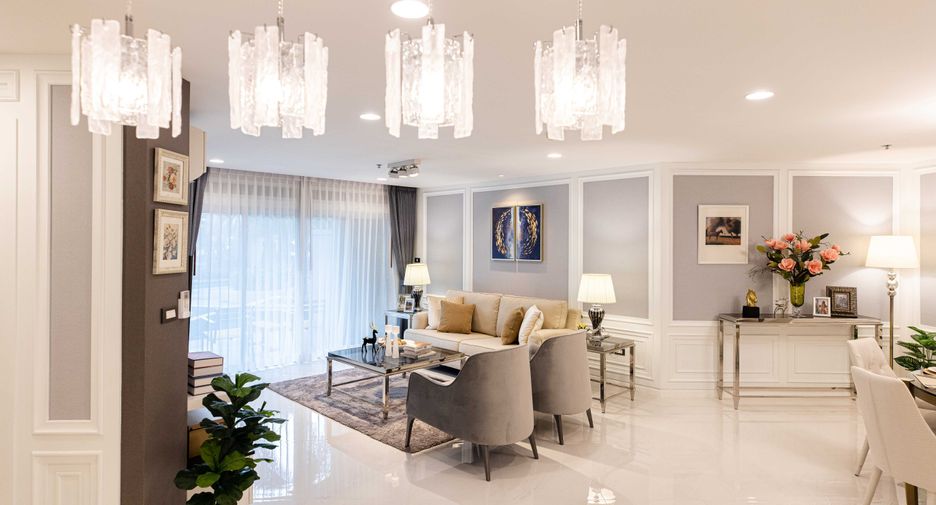 For sale 3 bedrooms condo in Huai Khwang, Bangkok