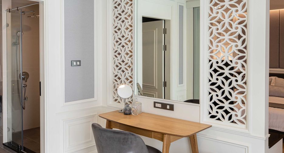 For sale 3 bedrooms condo in Huai Khwang, Bangkok