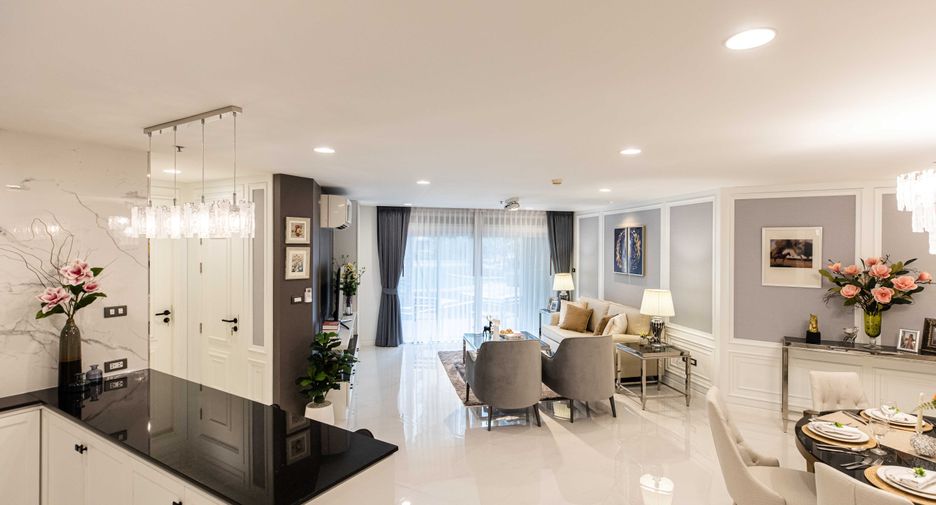 For sale 3 bedrooms condo in Huai Khwang, Bangkok