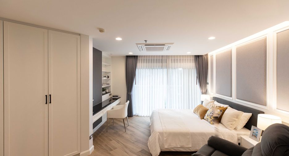 For sale 3 bedrooms condo in Huai Khwang, Bangkok
